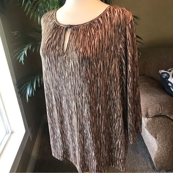 Soft by Avenue plus size scoop neck pullover stretch top - Picture 5 of 6